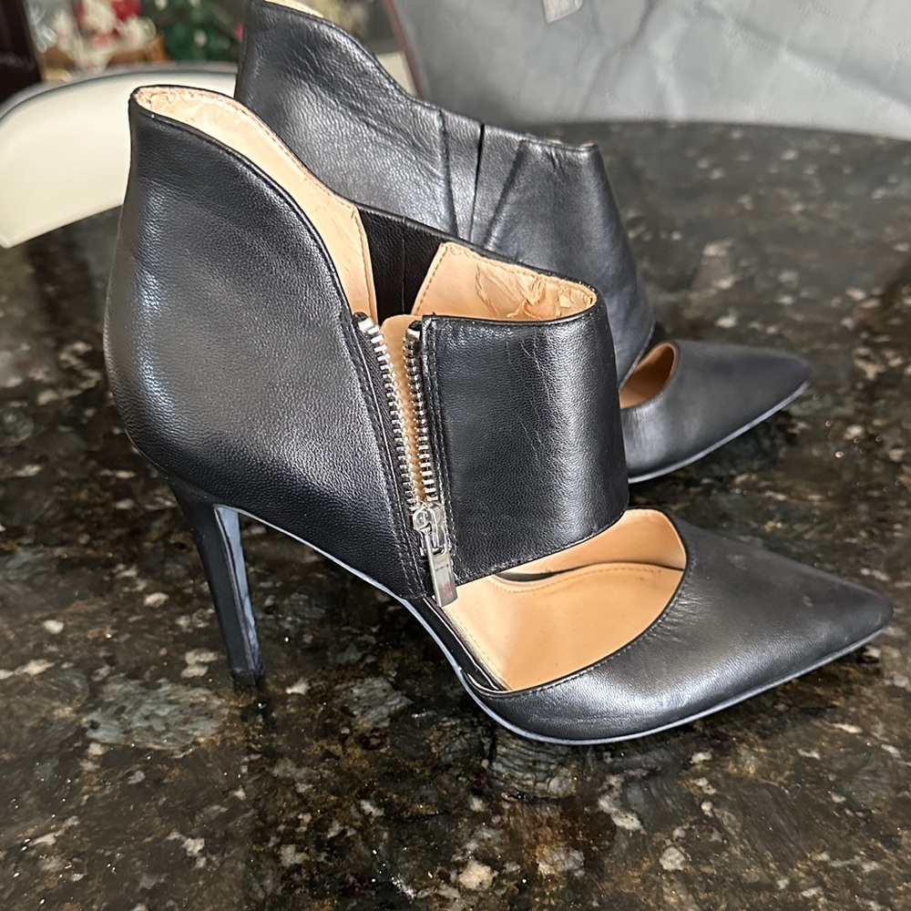 Jessica Simpson Black Heels with Cutout Design